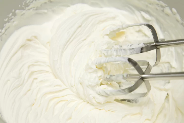 Receta de crema chantilly: cómo prepararla en casa, de forma sencilla y económica