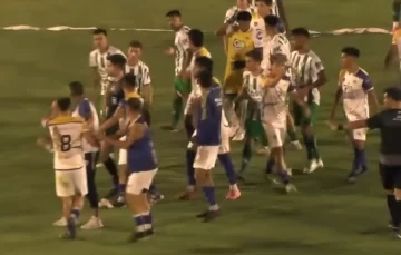 [VIDEO] El momento en que empezó el bochorno en cancha de Desamparados y qué dijo el presidente de Colón