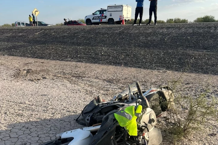 Un motociclista que venía de San Luis, perdió el control en una curva, cayó y falleció