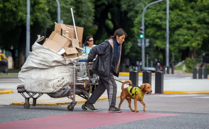 Informe privado asegura que la pobreza se redujo al 49% entre mayo y octubre