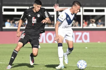 Vélez igualó con Riestra y la definición está al rojo vivo