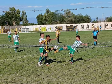 Atenas marcó territorio y goleó 3 a 1 a Desamparados