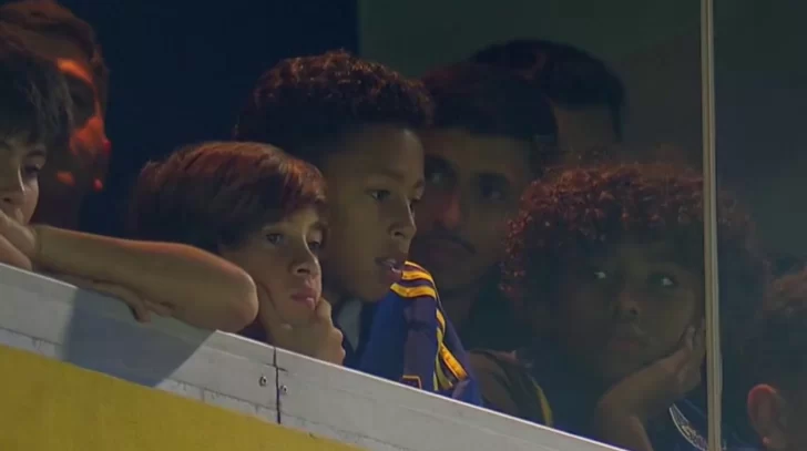 Thiago Messi fue a ver a Boca en la Bombonera ante Gimnasia