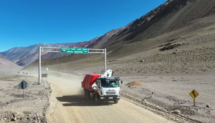 Tras el ensayo exitoso, trazan un plan para que llevar cargas por Agua Negra sea definitivo