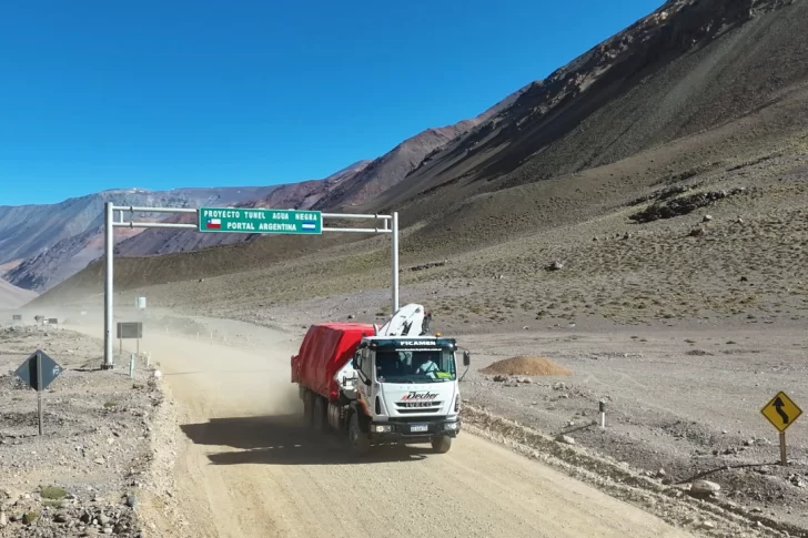 Tras el ensayo exitoso, trazan un plan para que llevar cargas por Agua Negra sea definitivo