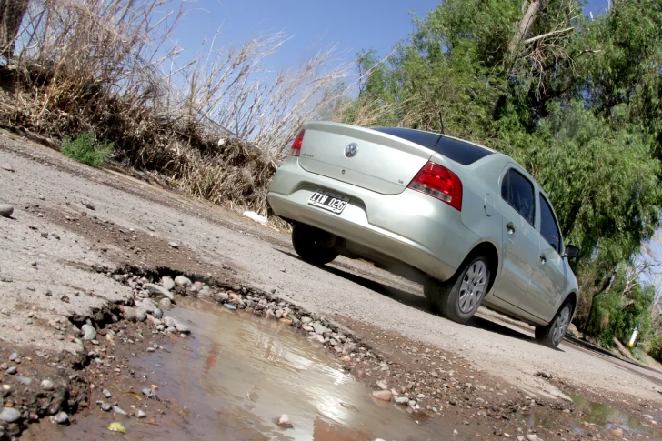 En Rawson, queja vecinal por la calle que se inunda por falta de acequias