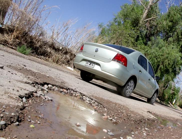 En Rawson, queja vecinal por la calle que se inunda por falta de acequias