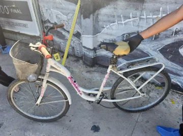 Un municipal que iba en bicicleta, falleció tras un choque con el conductor de un auto