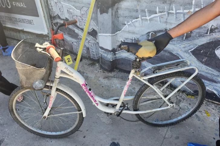 Un municipal que iba en bicicleta, falleció tras un choque con el conductor de un auto