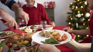 Cómo evitar los excesos de alimentos y bebidas durante las fiestas