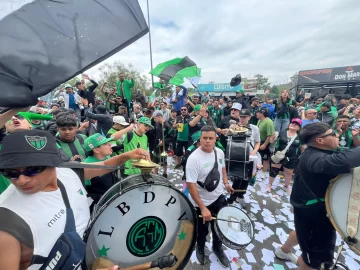 Marea verdinegra en Córdoba: miles de hinchas de San Martín llegaron al “Gigante de Alberdi” buscando la gloria