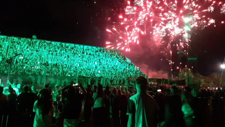 Los héroes del ascenso verdinegro, festejaron el regreso a Primera ante unas 10 mil personas en Concepción