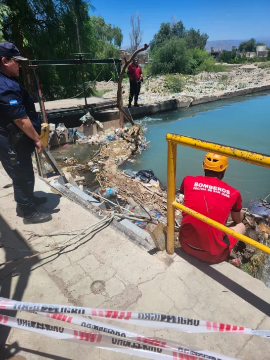 Hallan el cuerpo de un hombre en un canal