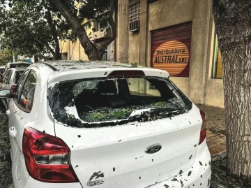 Automovilistas reportaron daños en sus vehículos por el fuerte granizo en el Gran San Juan