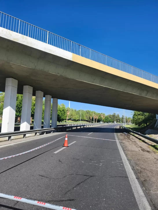 Revuelo en Capital por un hombre que cayó de uno de los puentes de la Circunvalación