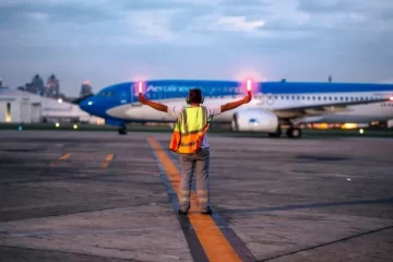 La Justicia suspendió los decretos que declaraban a la aeronáutica como servicio esencial