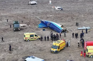 Un avión de Azerbaijan Airlines se estrelló en el oeste de Kazajistán: al menos 39 muertos