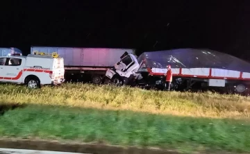 Un muerto en un impactante y múltiple choque en la autopista Córdoba-Rosario