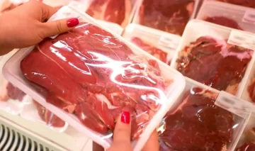 Robó una bandeja de carne de un supermercado y terminó tras las rejas