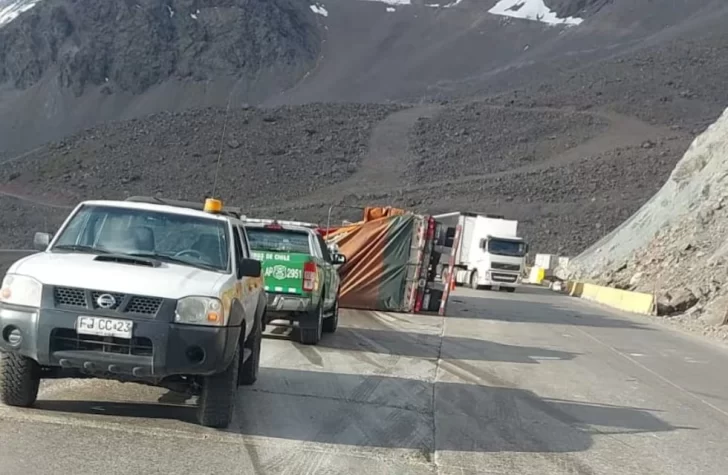 Tres muertos tras el choque entre un camión y un auto en el paso a Chile