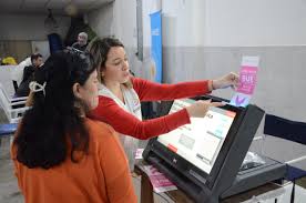 Ciudad desdoblará elecciones para frenar la amenaza de LLA