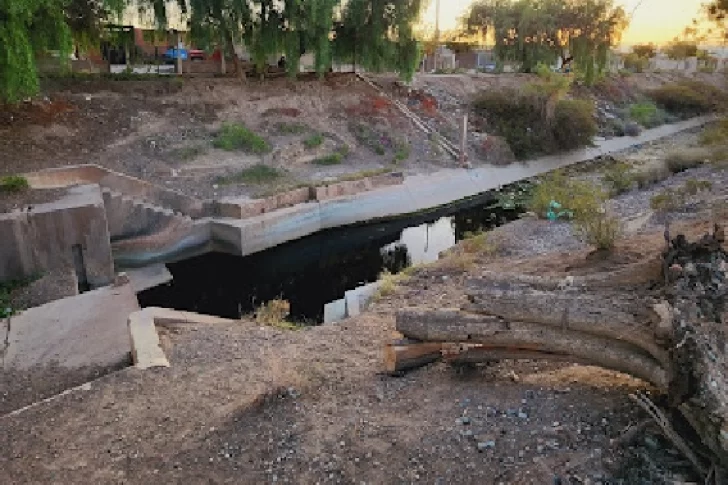 Hallan el cuerpo de un hombre en un canal