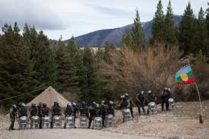 Desalojaron a los mapuches de Los Alerces