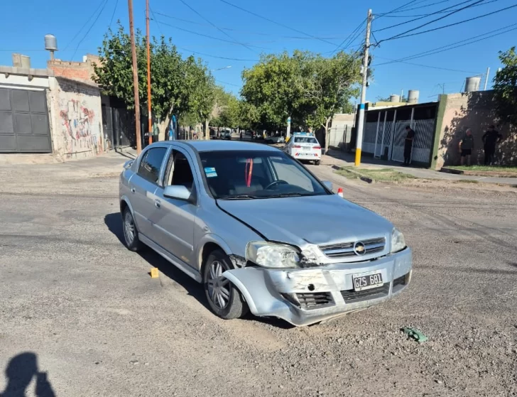 auto-choca-moto-policia-728x559