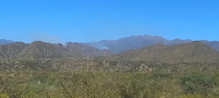 Aseguran que la lluvia de anoche y esta madrugada contribuyó a aplacar el fuego en Valle Fértil