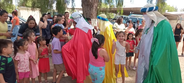 El paso de los Reyes Magos la Legislatura y  Albardón