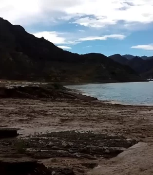 [VIDEOS] La creciente provocó que la Ruta 60 esté cortada a la altura de Punta Negra