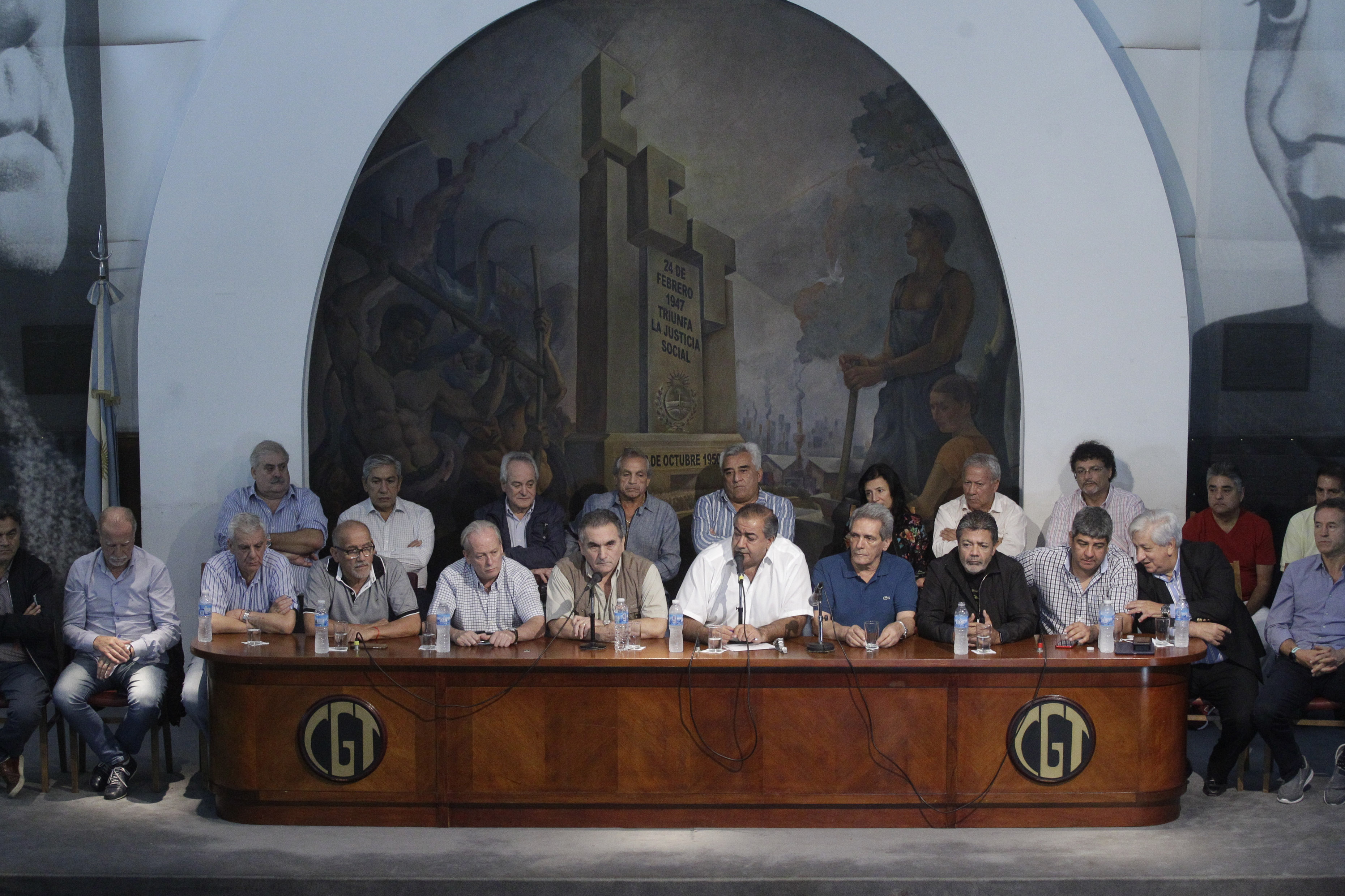 DYN203, BUENOS AIRES, 06/04/2017, CONFERENCIA DE PRENSA DE CGT, HECTOR DAER, CARLOS ACU�A Y JUAN CARLOS SCHMID,  INFORMAN SOBRE EL PARO GENERAL. FOTO:DYN/ALBERTO RAGGIO.