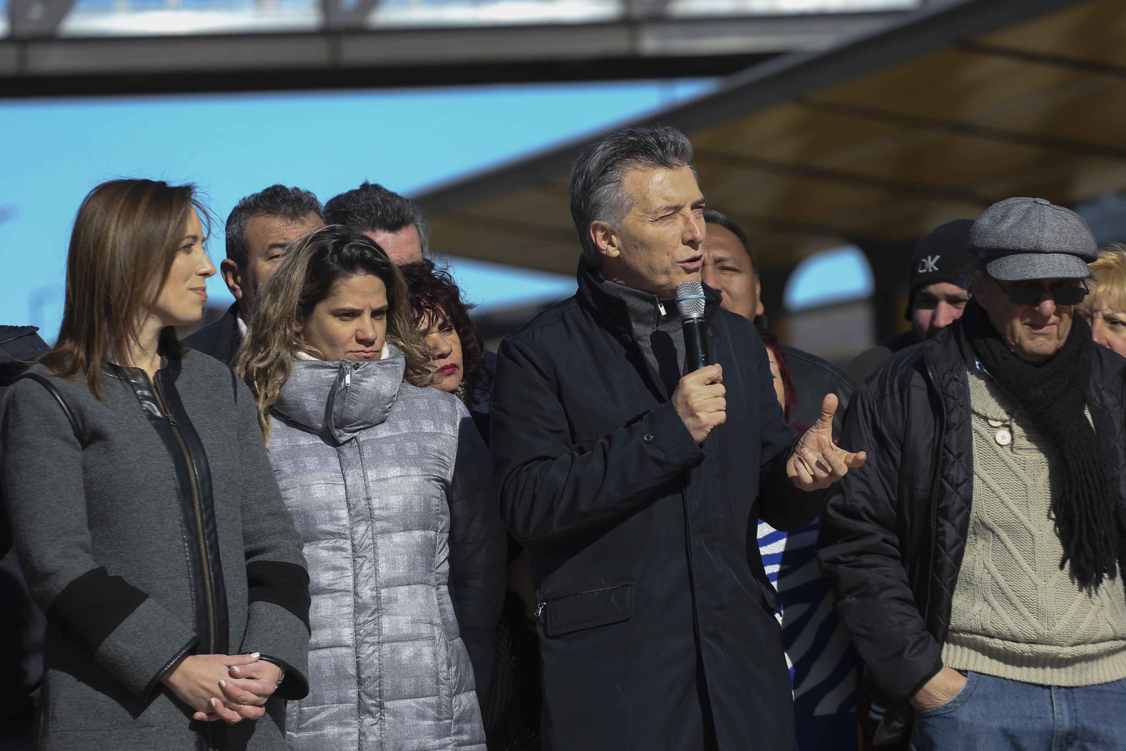 DYN19, GONZALEZ CATAN,  BUENOS AIRES, 17/07/2017, EL PRESIDENTE MAURICIO MACRI INAUGUR� HOY EL CENTRO DE TRASBORDO DE GONZ�LEZ CAT�N, EN EL PARTIDO BONAERENSE DE LA MATANZA, DONDE ESTUVO ACOMPA�ADO POR LA GOBERNADORA DE LA PROVINCIA DE BUENOS AIRES, MAR�A EUGENIA VIDAL; EL MINISTRO DE TRANSPORTE DE LA NACI�N, GUILLERMO DIERTICH; LA INTENDENTA LOCAL, VER�NICA MAGARIO; Y ESTEBAN BULLRICH.  FOTO:DYN/PRESIDENCIA.