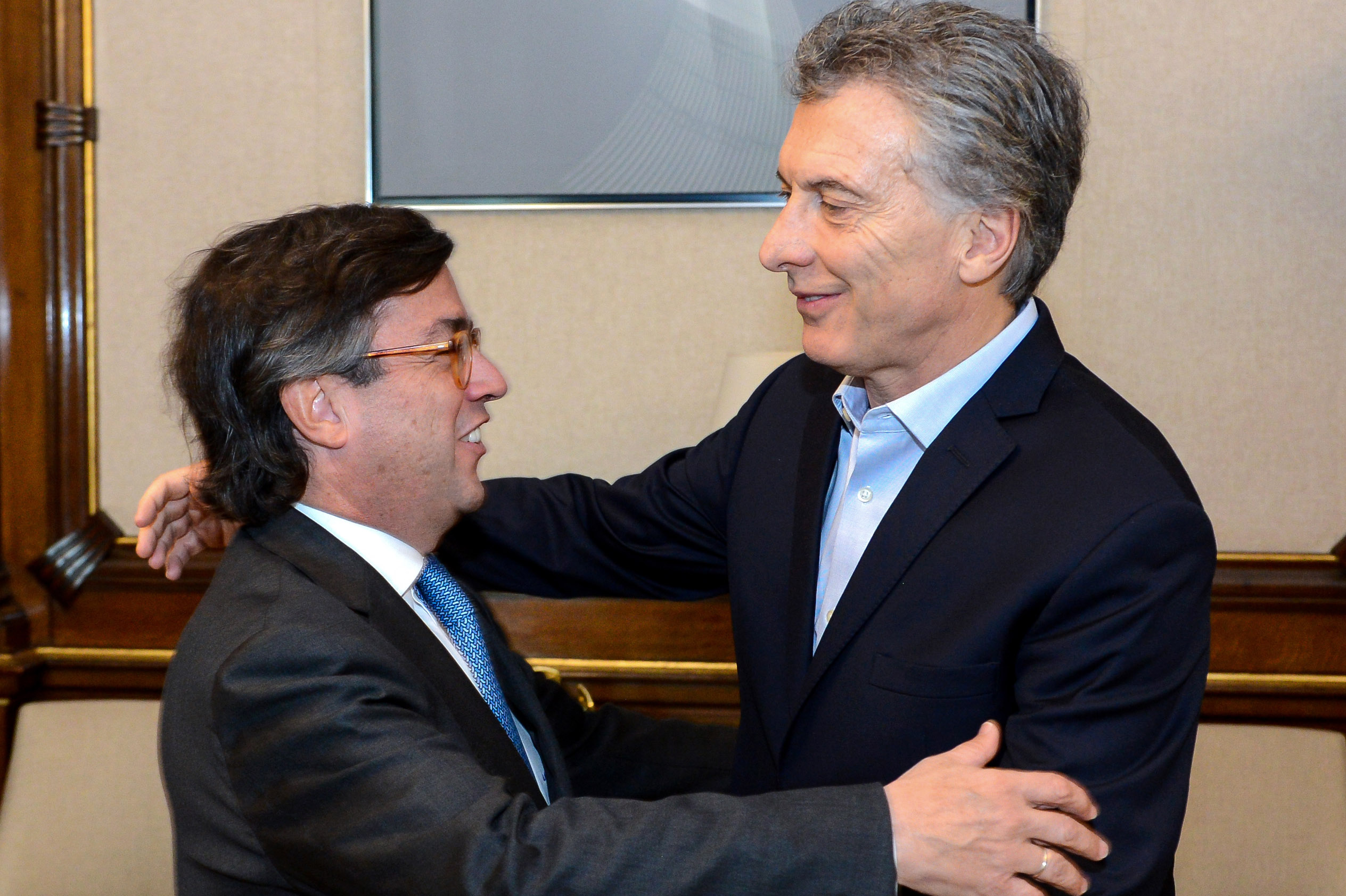 Buenos Aires: El presidente Mauricio Macri (d) recibió en el despacho de la Casa Rosada, al titular del Banco Interamericano de Desarrollo, Luis Alberto Moreno (i).Foto: Presidencia/Télam/DDC11/09/2017