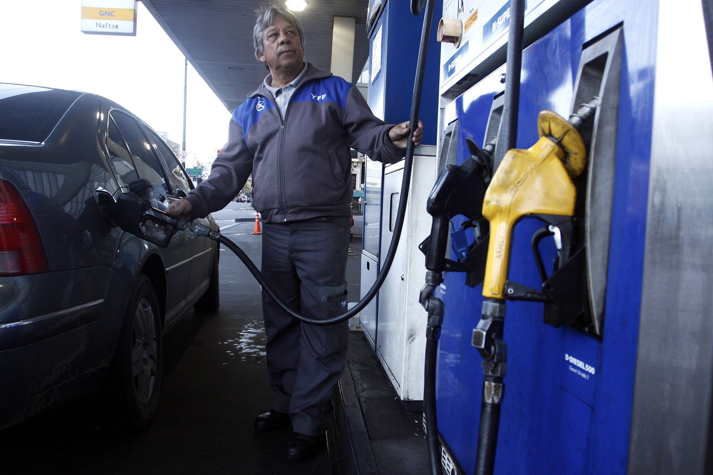 DYN56, BUENOS AIRES 25/09/2017, EL MINISTERIO DE ENERG�A COMUNIC� HOY A LAS EMPRESAS PETROLERAS LA LIBERACI�N DEL PRECIO DE LOS COMBUSTIBLES EN EL MERCADO INTERNO A PARTIR DEL 1 DE OCTUBRE PR�XIMO. FOTO: DYN/ALBERTO RAGGIO/ARCHIVO.