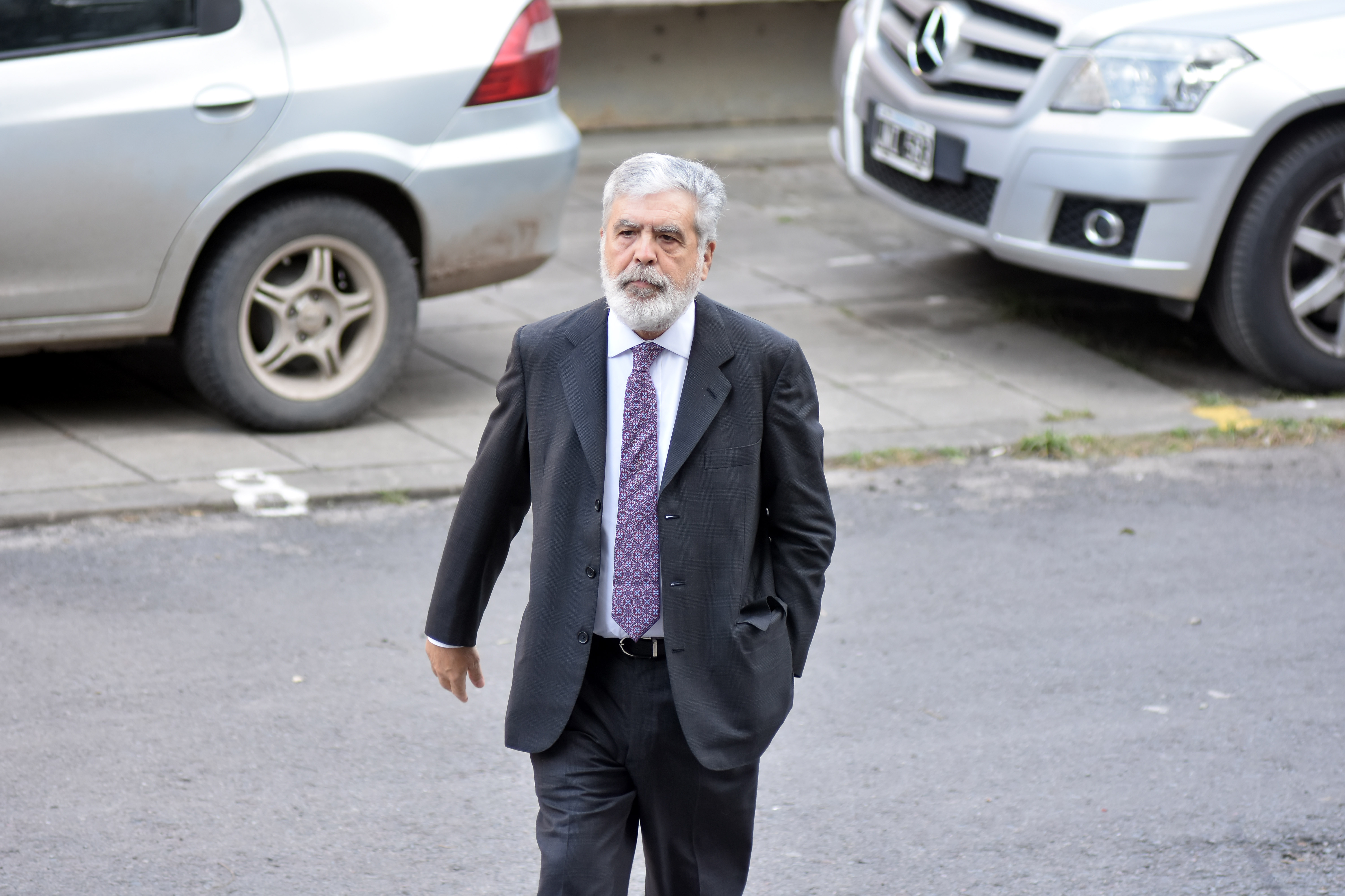 DYN01, BUENOS AIRES, 04/10/2017, JULIO DE VIDO LLEGA A LOS TRIBUNALES DE COMODORO PY DONDE SE REALIZA EL JUICIO POR LA TRAGEDIA DE ONCE. FOTO:DYN/LUCIANO THIEBERGER.