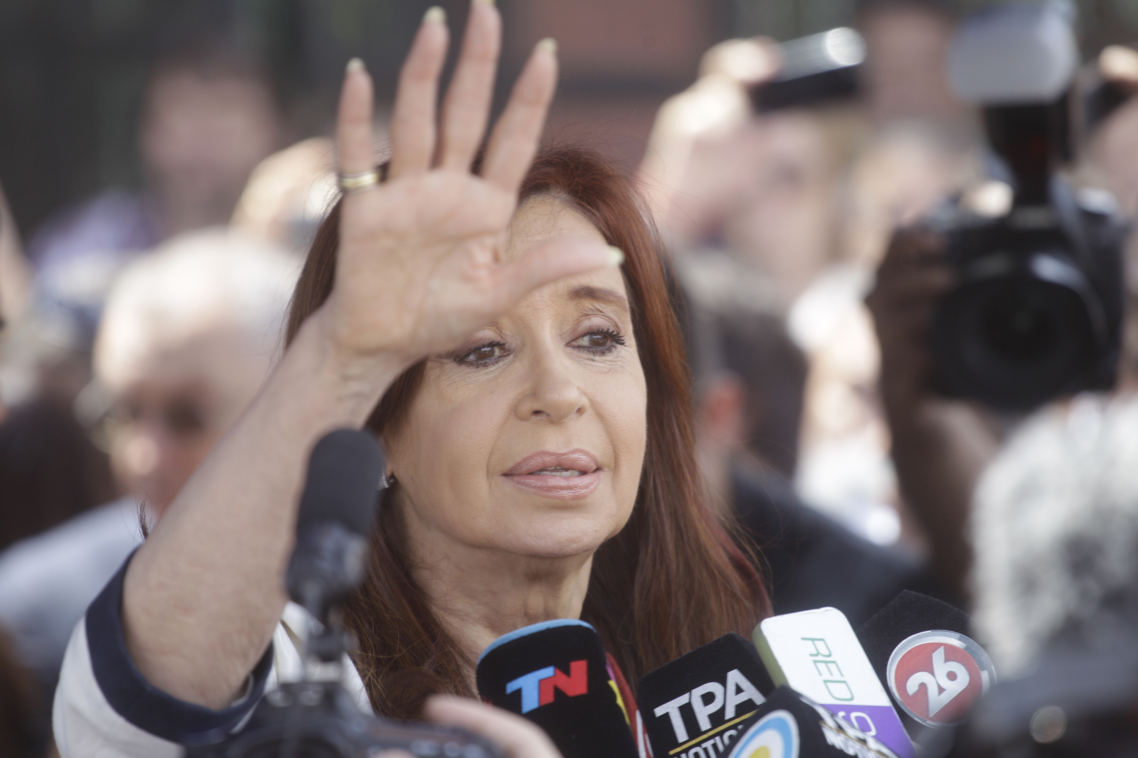 DYN16, BUENOS AIRES, 26/10/2017, CRISTINA FERNANDEZ DE KIRCHENR HABLA LUEGO DE PRESENTAR UN ESCRITO EN LOS TRIBUNALES DE COMODORO PY. FOTO:DYN/ALBERTO RAGGIO.