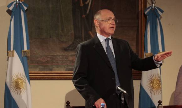 Sin excepciones. El canciller Timerman aclaró que las medidas judiciales incluyen a ‘Estados (países) del pabellón de los buques y artefactos navales involucrados y a los Estados en que se encuentren constituidas‘. 