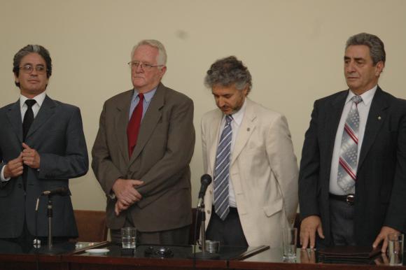 Fallo. Rudolph, segundo desde la izquierda, y Matar, en cuarto lugar, junto a sus abogados Fernando Castro y Rubén Pontoriero, fueron absueltos por el Tribunal Oral Federal.