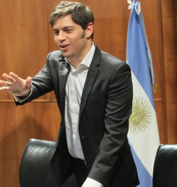 Axel Kicillof - Exministro de Economía�’Esto es una devaluación, no tiene otro nombre. Y lo que golpee al bolsillo de los trabajadores nos va a encontrar a nosotros del lado de la mayoría. (Es un anuncio) en consonancia con lo que planteó siempre el FMI’.