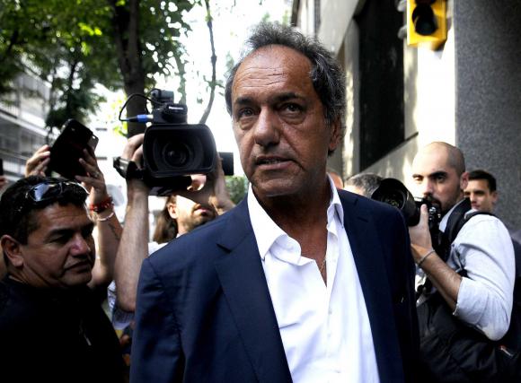 Bajo sospecha. Esta es la primera vez que el excandidato del Frente Para la Victoria, Daniel Scioli, afronta una investigación judicial que avanza y que lo salpica seriamente. 